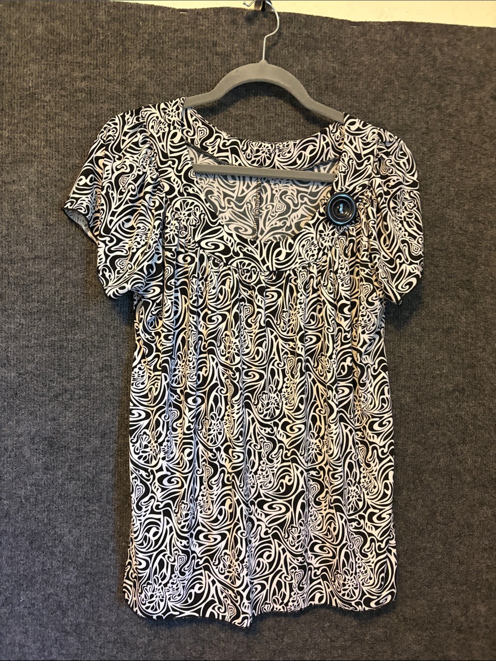 Black & White Patterned Short-Sleeve Women's Top